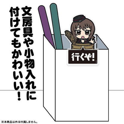 西住真穗壓克力夾子圖，角色從坦克探出，夾子可放置文具。