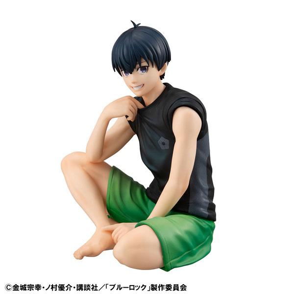 [預訂] 藍色監獄 手掌潔世一 完成品模型：坐姿造型，黑色上衣綠色短褲。