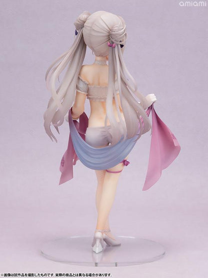 栫香那子 illustrated by 米奇王 1/5.5 完成品模型，背視圖，手持粉藍色薄紗。