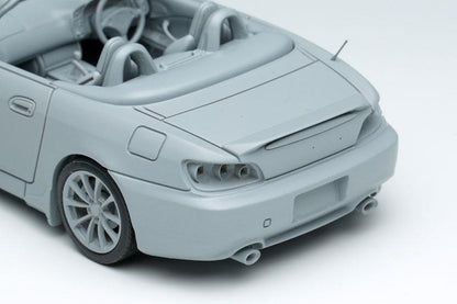 1/43 本田 S2000 20週年紀念版 (AP2) 2020 百慕達藍珍珠模型車後視圖。