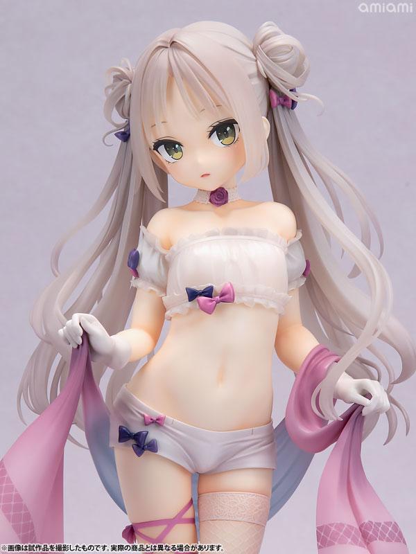 栫香那子 illustrated by 米奇王 1/5.5 完成品模型，穿著白色內衣，手持粉色薄紗。