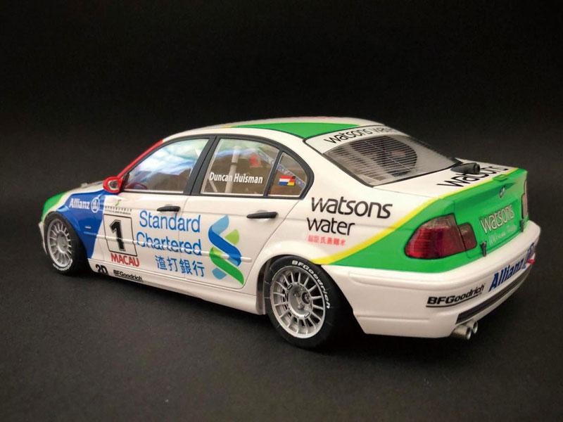 [預訂] 1/24 賽車系列 BMW 320i E46 DTCC 2001 冠軍 Watsons 水 2003 澳門 齒輪賽 貼紙附帶《24年10月預約》