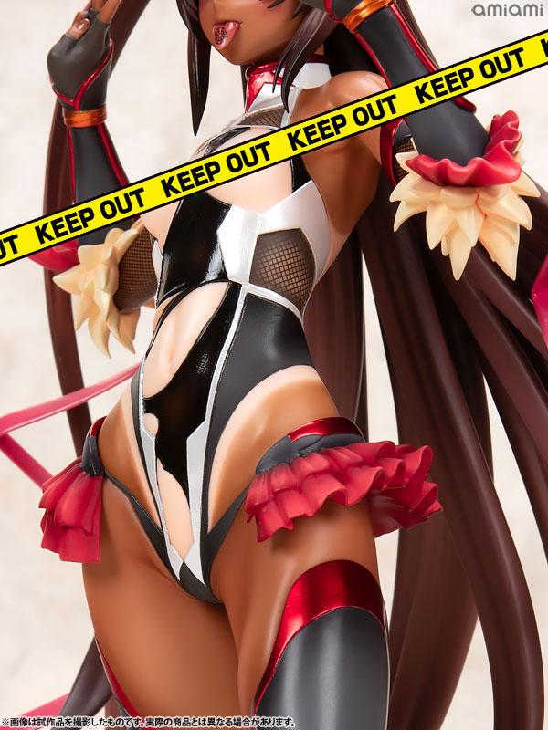 對魔忍雪風 水城雪風 限定版 1/6 完成品模型，黑色泳裝造型，帶有紅色裝飾。