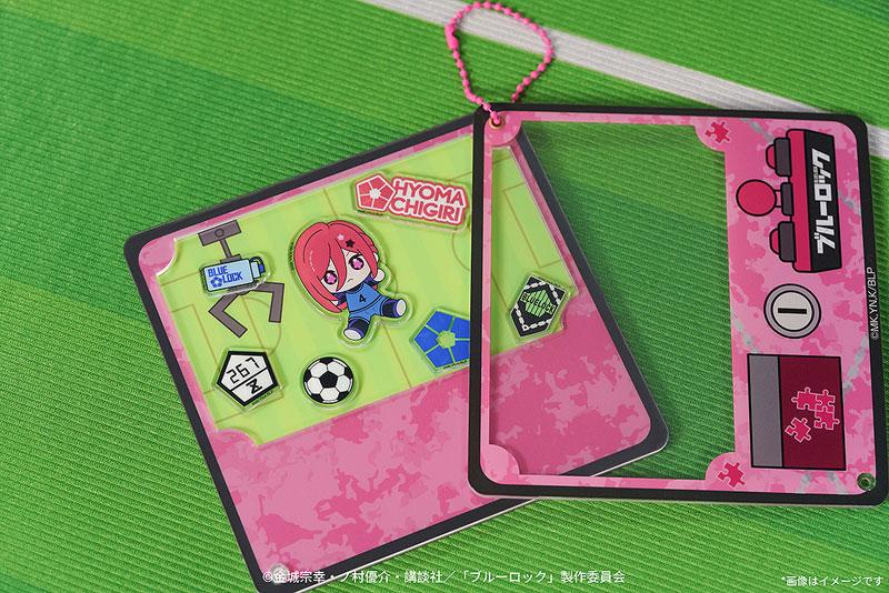 [預訂] HUGGY系列夾娃娃機風鑰匙圈，千切豹馬角色設計，粉紅色遊戲機外框造型。