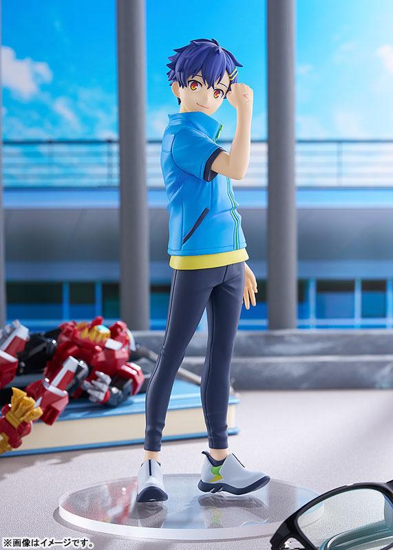 「劇場版『GRIDMAN Universe』麻中蓬 L size 完成品模型」：身穿藍色外套的麻中蓬站立姿勢模型。